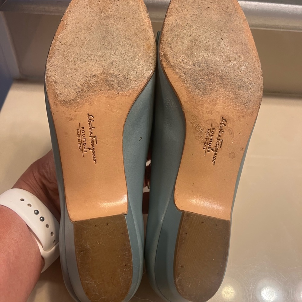 Salvartore Ferragamo Vara pumps size 8.5 2 A which is narrow, made in Italy - Picture 6 of 11